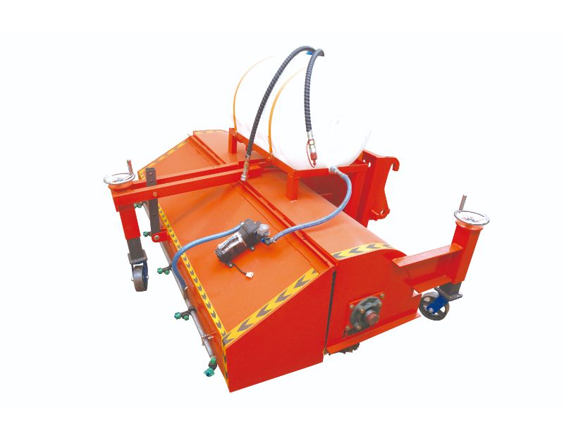 Kehrmaschine mit Wassertank